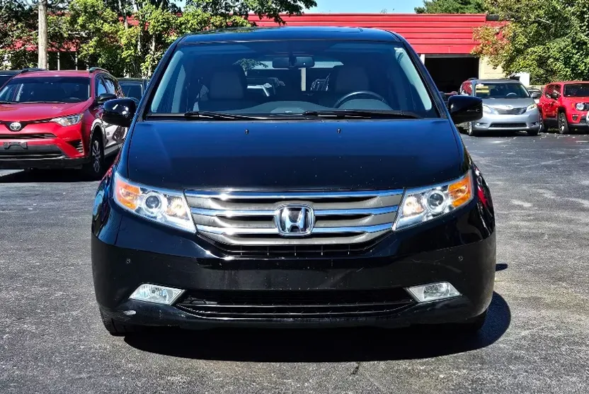 2013 Honda Odyssey Touring photo 1