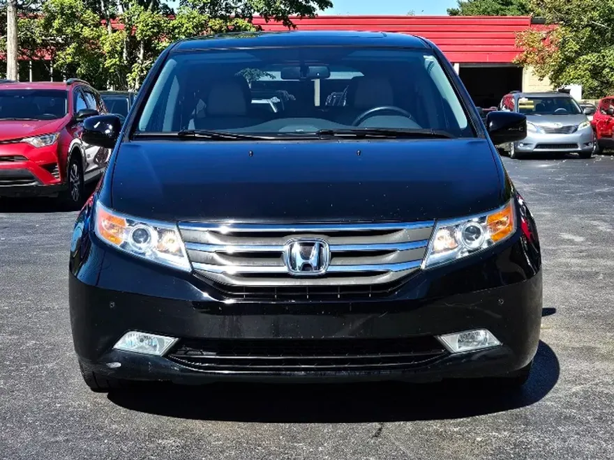2013 Honda Odyssey Touring photo 1