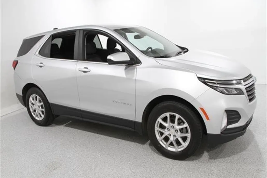 2022 Chevrolet Equinox LT photo 1