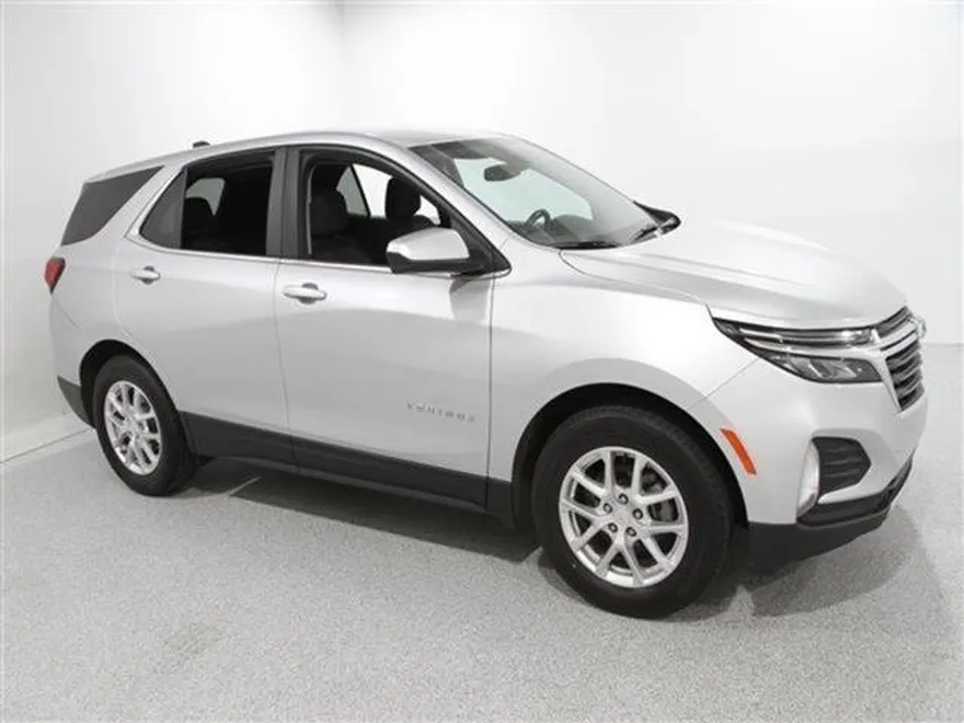 2022 Chevrolet Equinox LT photo 1