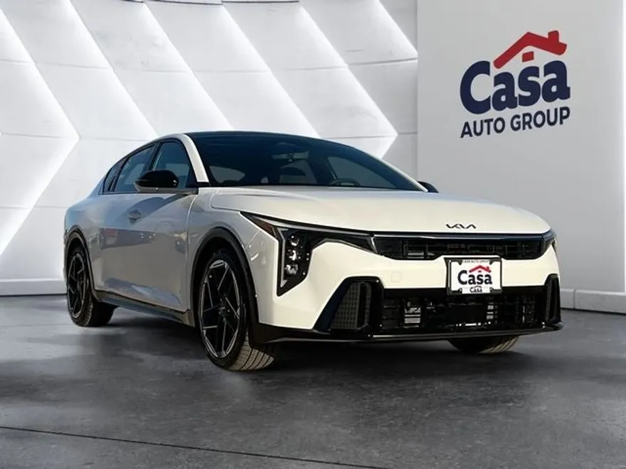 2025 Kia K4 GT-Line photo 1