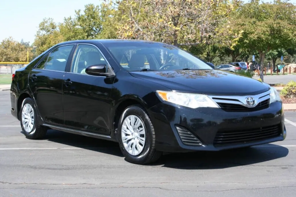 2012 Toyota Camry LE photo 1