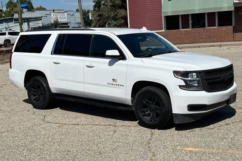 2017 Chevrolet Suburban LS photo 1