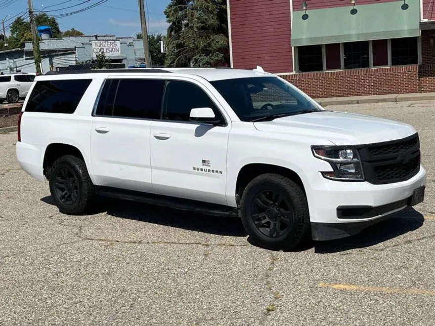 2017 Chevrolet Suburban LS photo 1