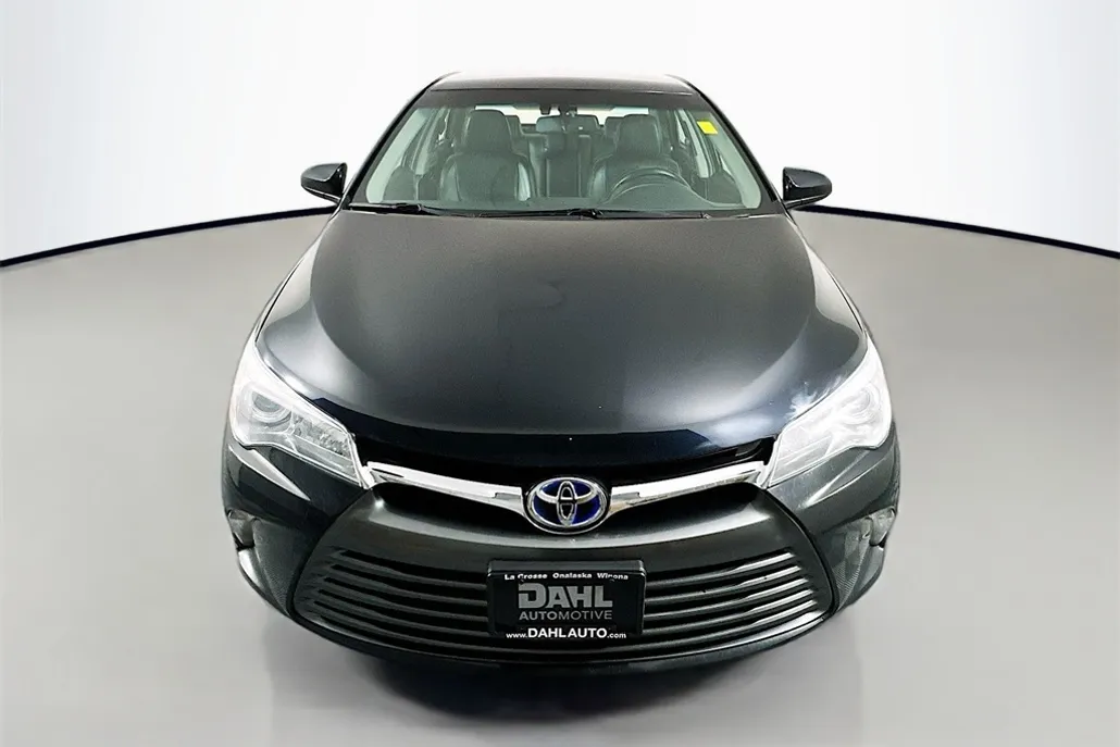 2016 Toyota Camry Hybrid XLE photo 1