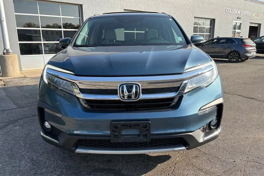 2020 Honda Pilot Touring photo 1