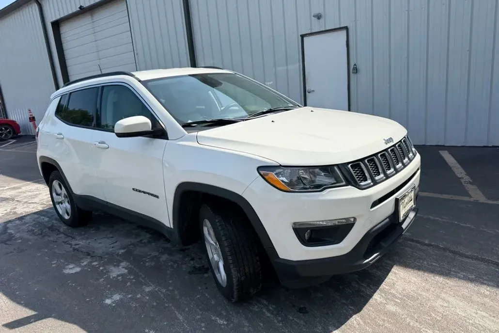 2018 Jeep Compass Latitude photo 1