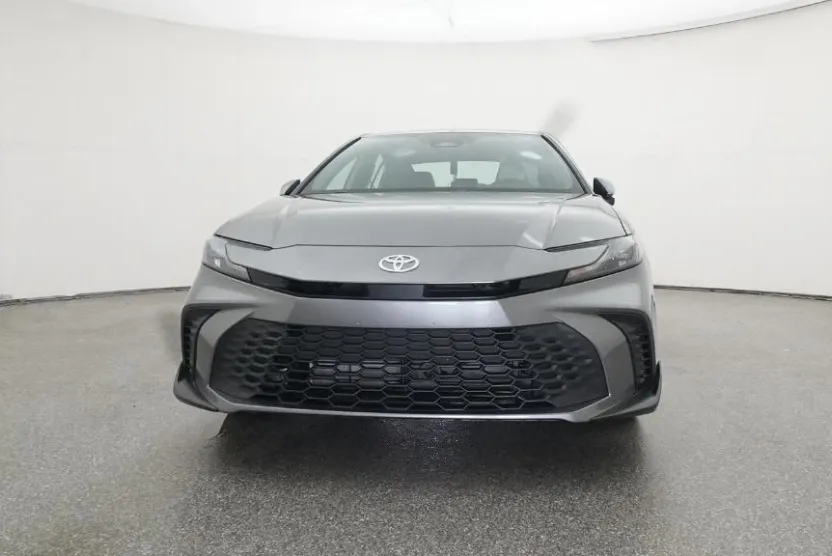 2025 Toyota Camry SE photo 1