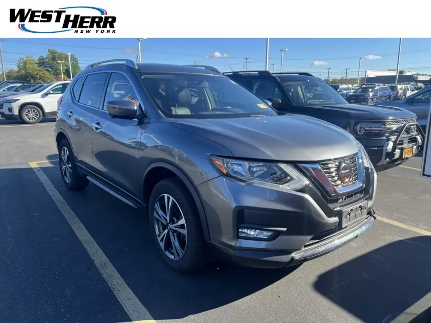 2019 Nissan Rogue SV photo 1