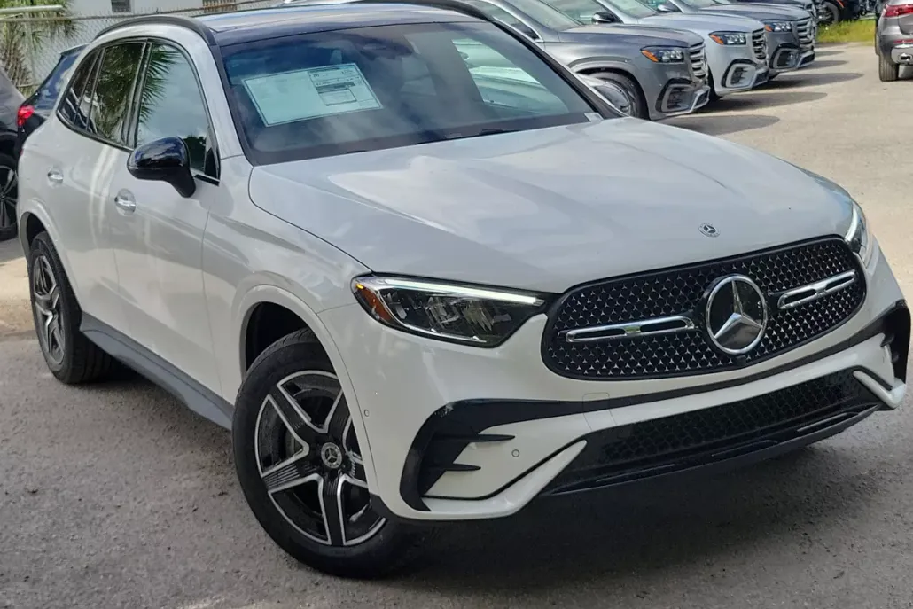 2026 Mercedes Benz GLC 300 4MATIC photo 1