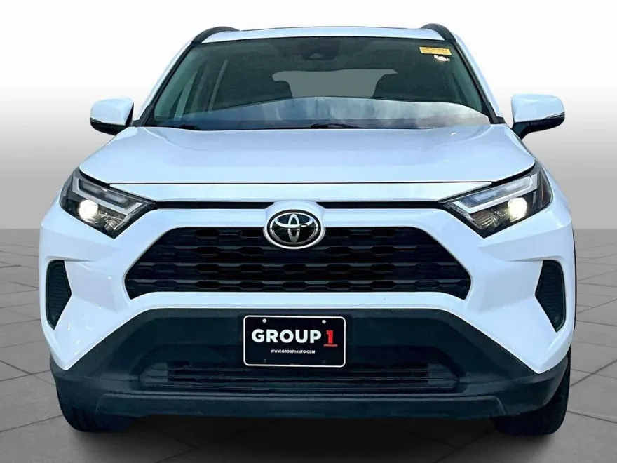 2022 Toyota RAV4 XLE photo 1