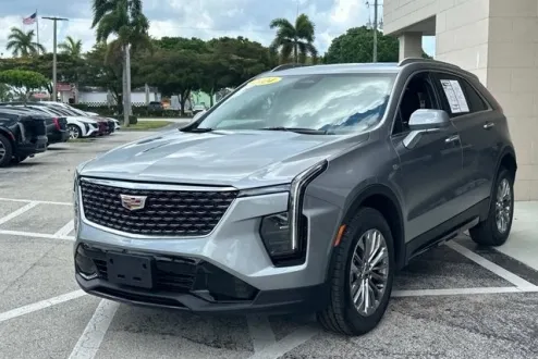 2024 Cadillac XT4 Premium Luxury photo 2
