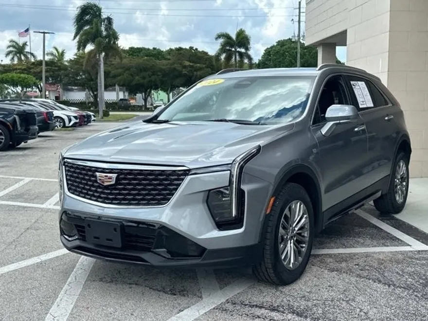 2024 Cadillac XT4 Premium Luxury photo 2
