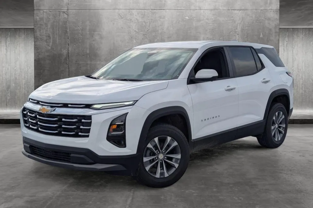 2025 Chevrolet Equinox LT photo 1
