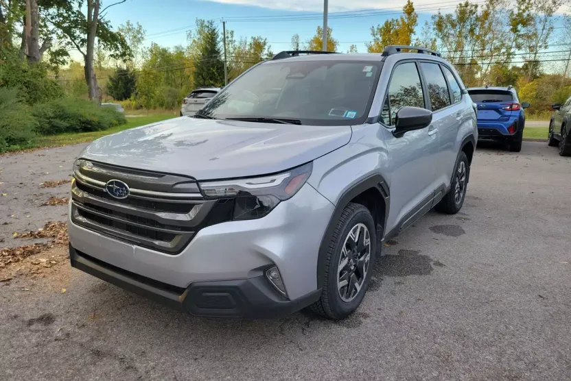 2025 Subaru Forester Premium photo 1