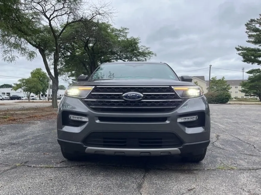 2023 Ford Explorer XLT photo 1