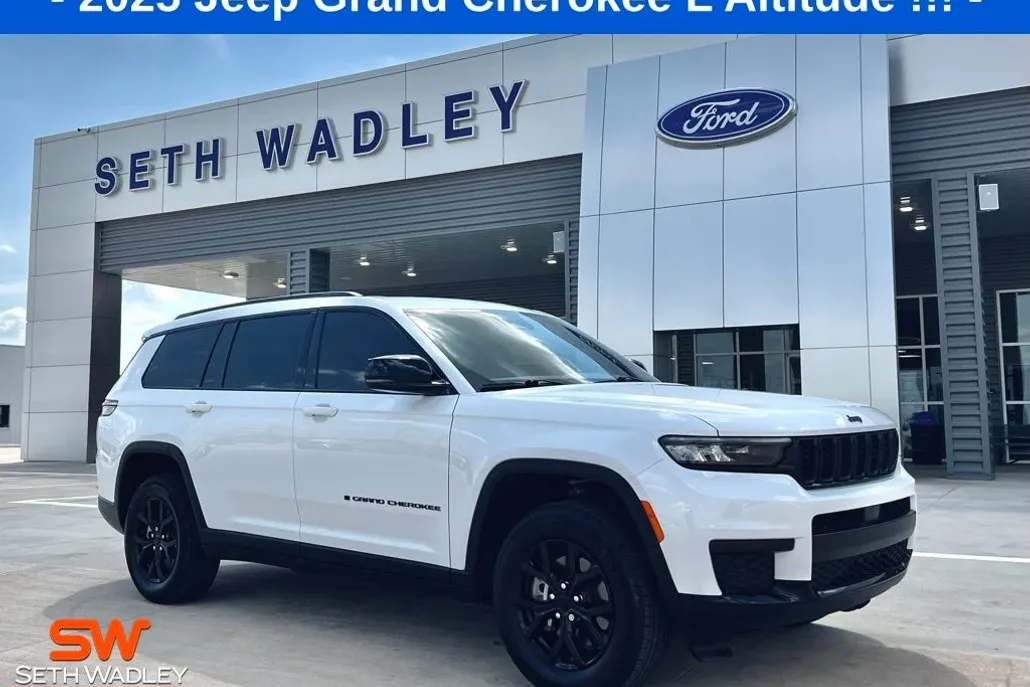 2025 Jeep Grand Cherokee Altitude photo 1