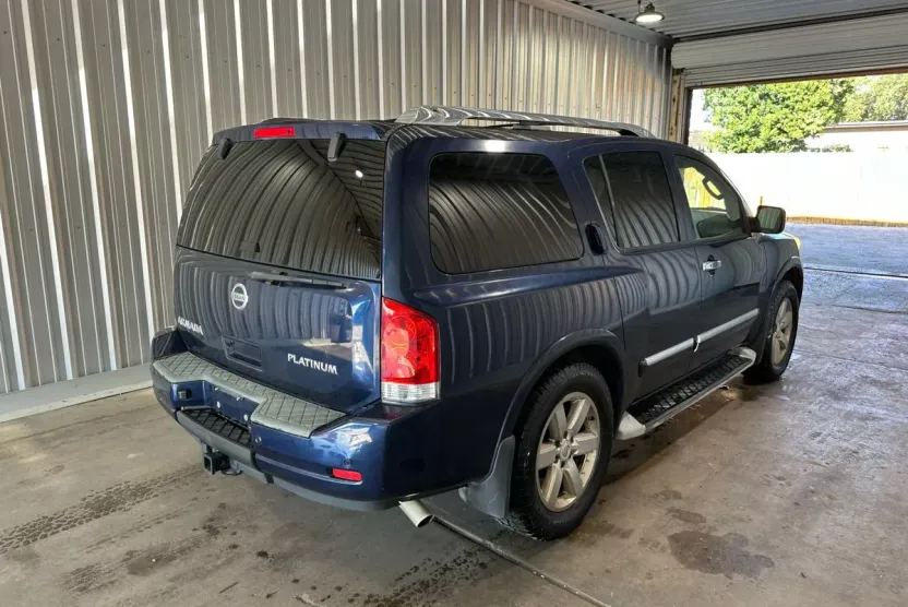 2010 Nissan Armada Platinum photo 1