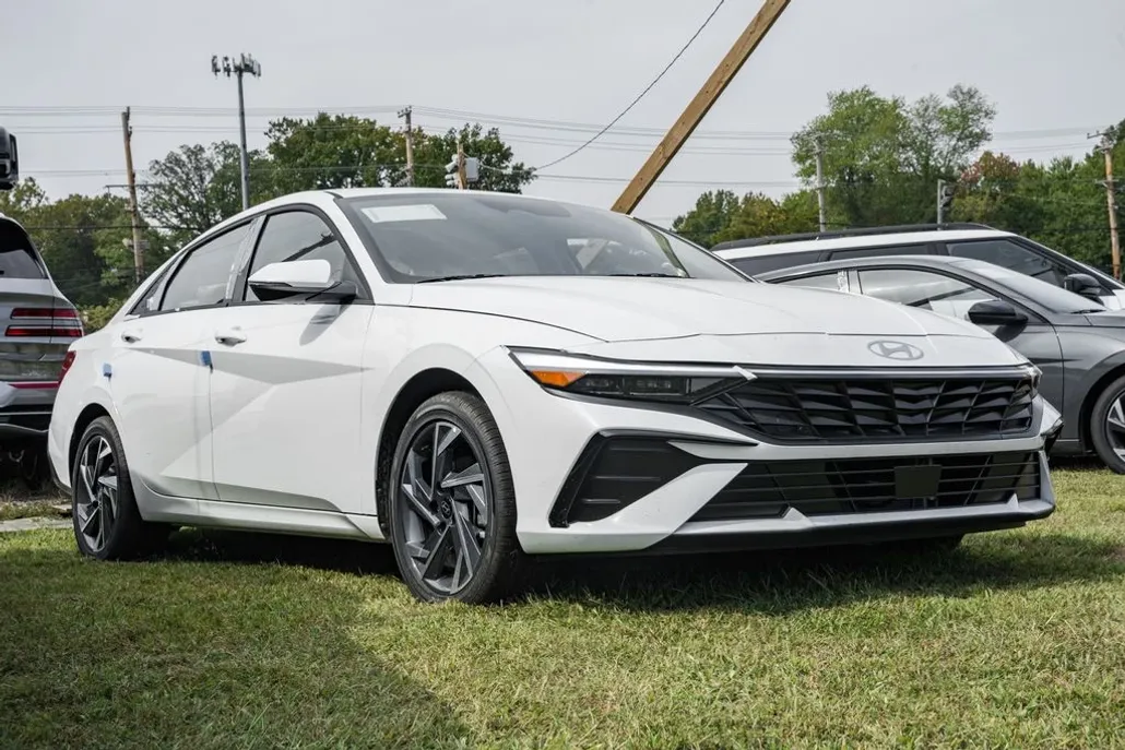 2025 Hyundai Elantra Hybrid Limited photo 1