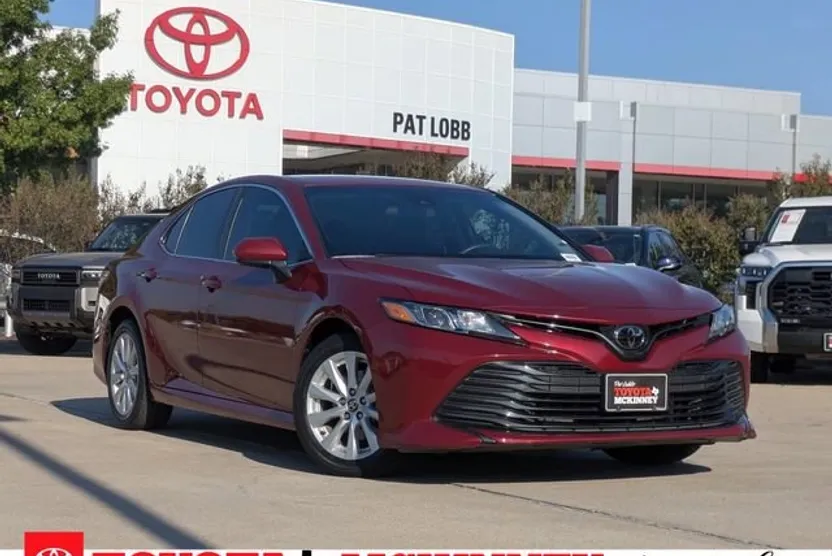2020 Toyota Camry LE photo 1
