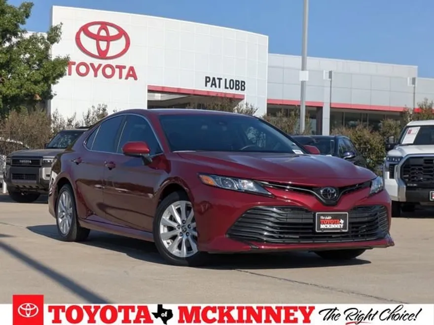 2020 Toyota Camry LE photo 1