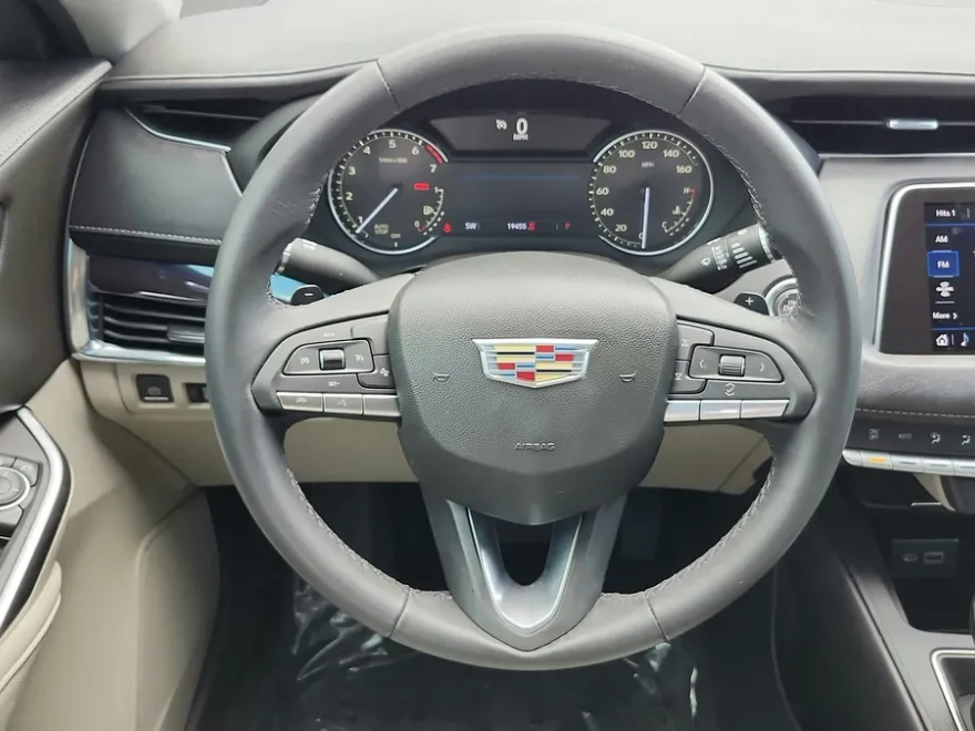 2023 Cadillac XT4 Luxury photo 1