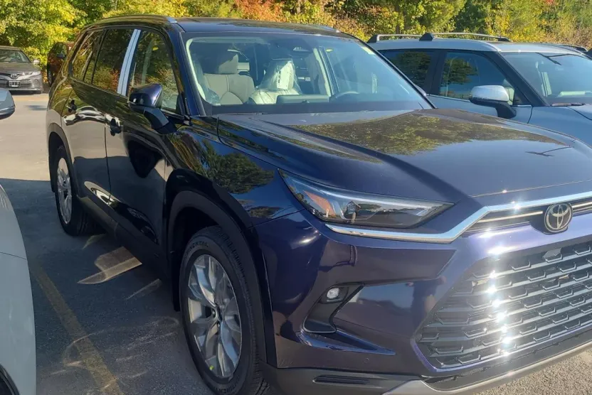 2026 Toyota Highlander Hybrid Limited photo 1