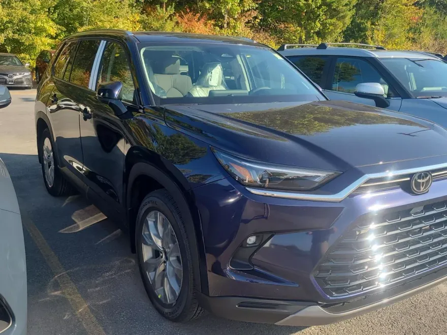 2026 Toyota Highlander Hybrid Limited photo 1
