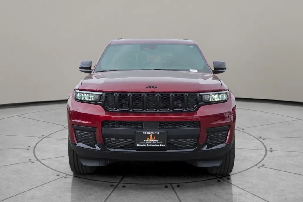 2025 Jeep Grand Cherokee Laredo Altitude photo 1