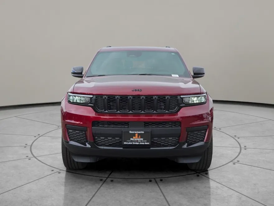 2025 Jeep Grand Cherokee Laredo Altitude photo 1