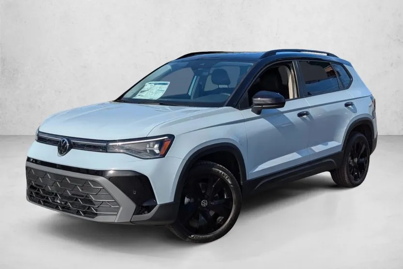 2025 Volkswagen Taos SE photo 1