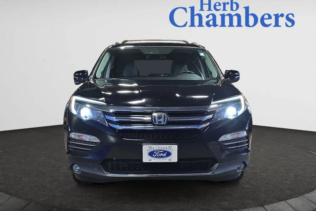 2018 Honda Pilot Touring photo 1