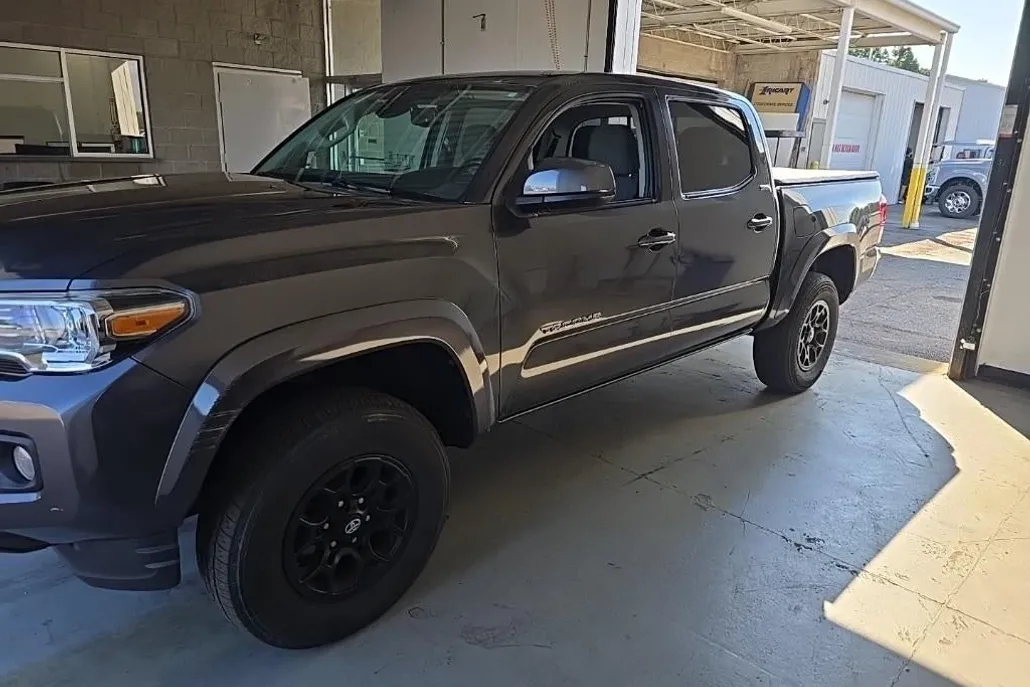 2019 Toyota Tacoma 4x4 SR5 Double Cab V6 photo 1