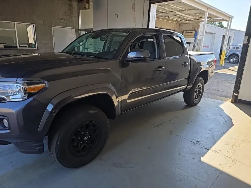 2019 Toyota Tacoma 4x4 SR5 Double Cab V6 photo 1