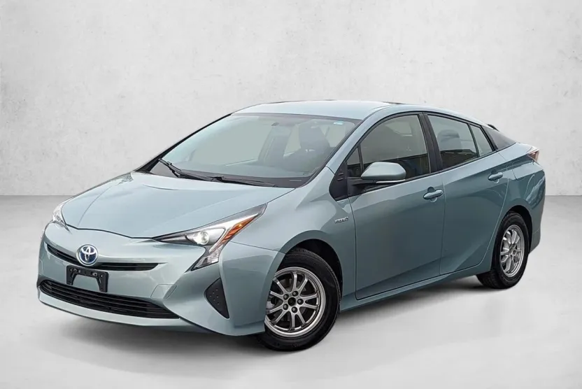 2016 Toyota Prius Two photo 1