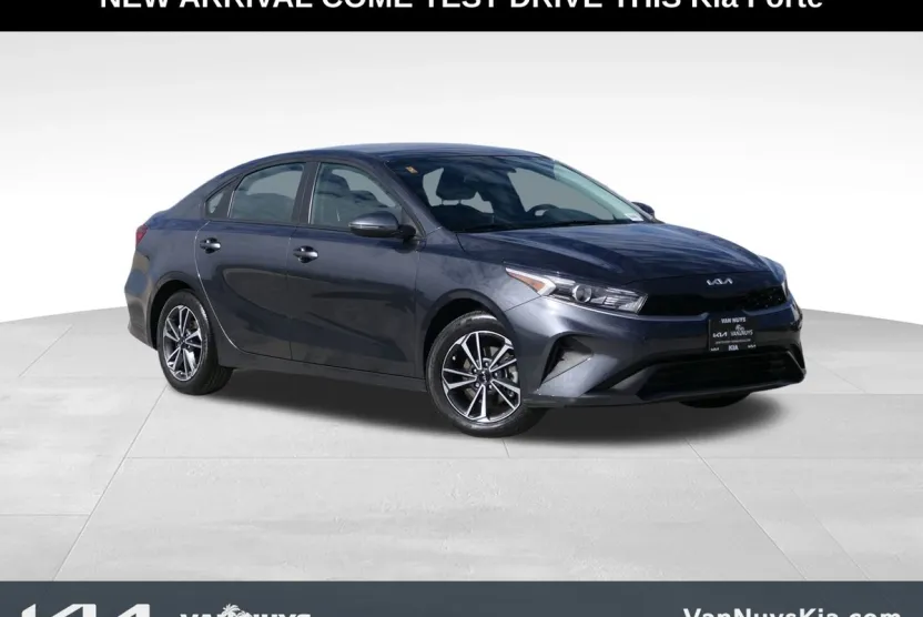 2023 Kia Forte LXS photo 1