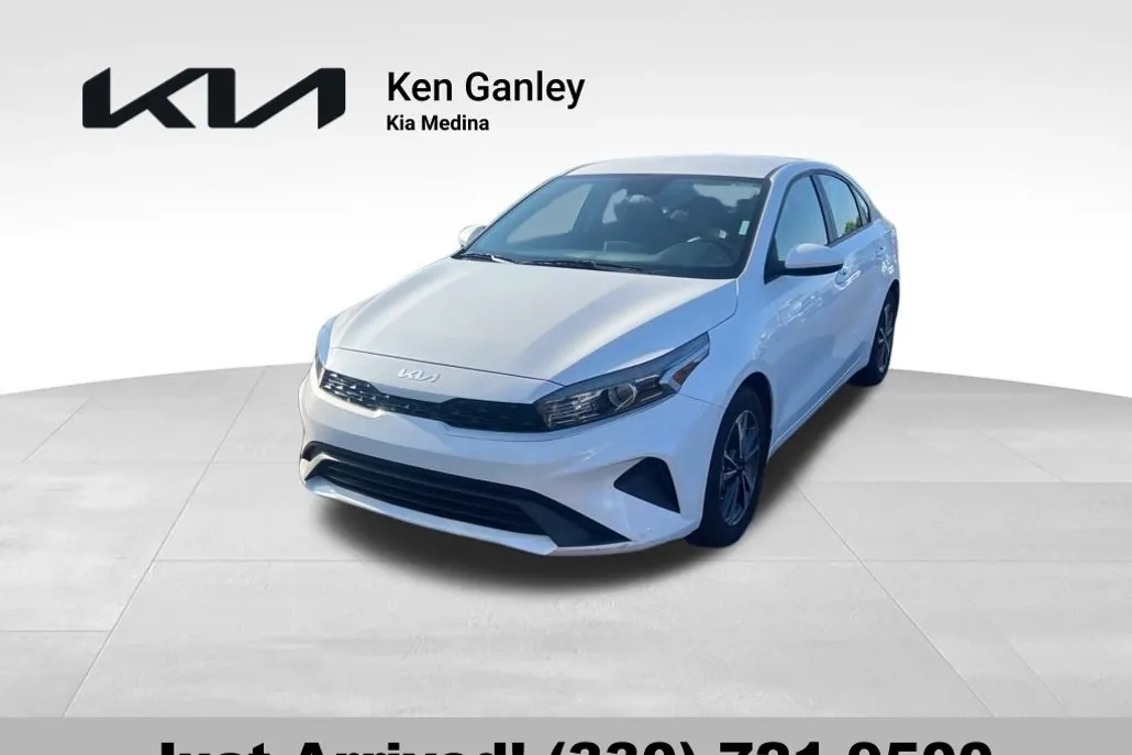 2023 Kia Forte LXS photo 1
