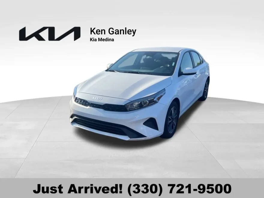 2023 Kia Forte LXS photo 1