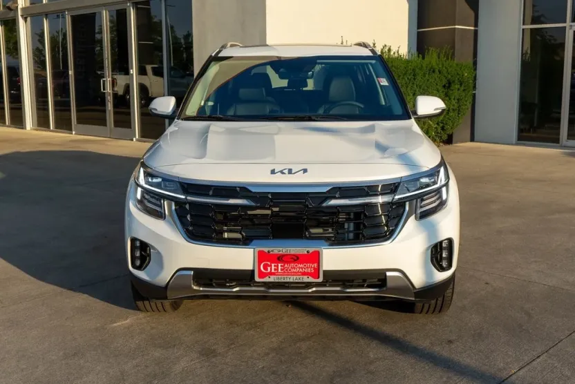 2026 Kia Seltos SX photo 1