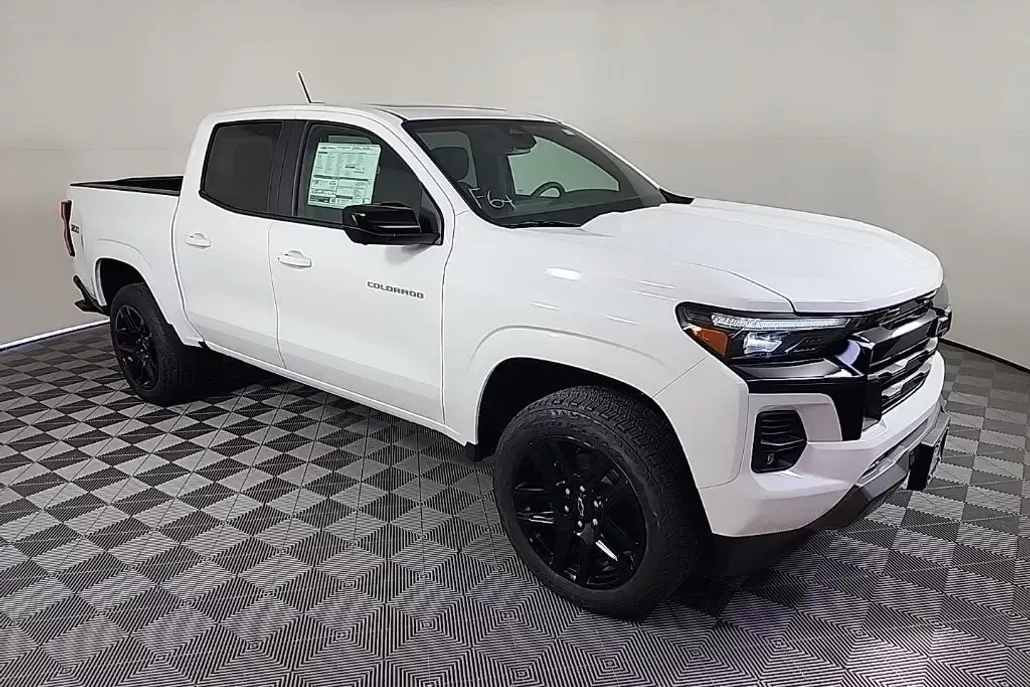 2025 Chevrolet Colorado Z71 photo 1