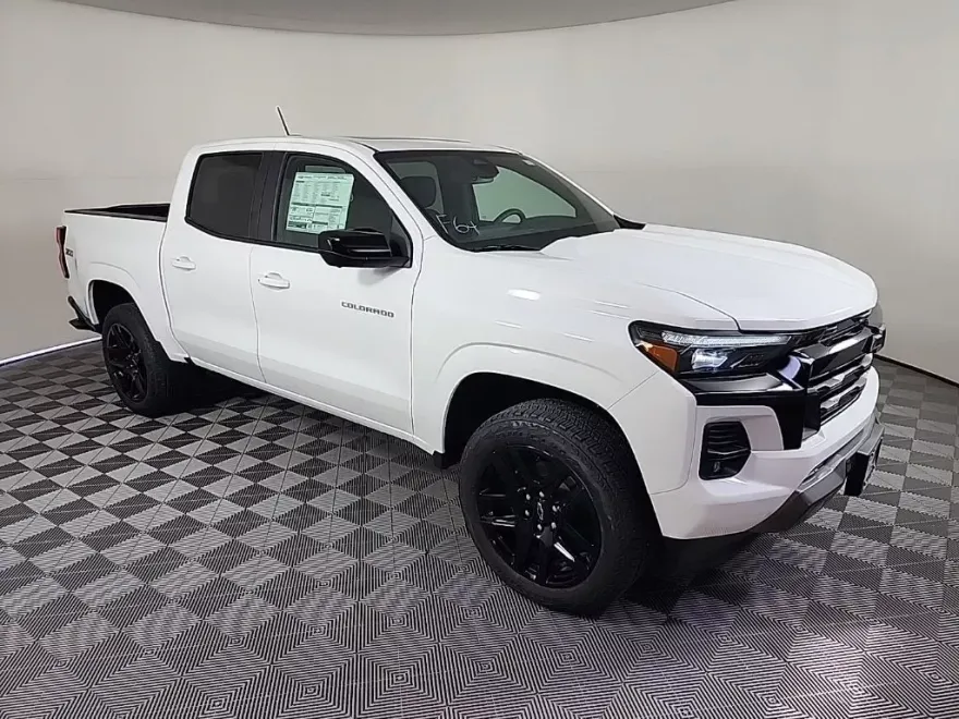 2025 Chevrolet Colorado Z71 photo 1