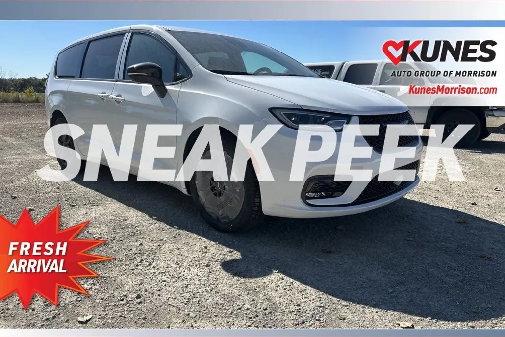 2026 Chrysler Pacifica photo 1
