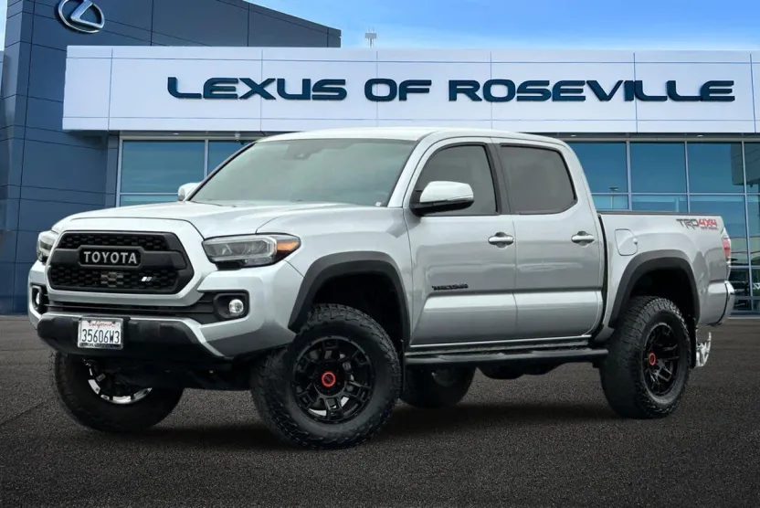 2023 Toyota Tacoma TRD photo 1