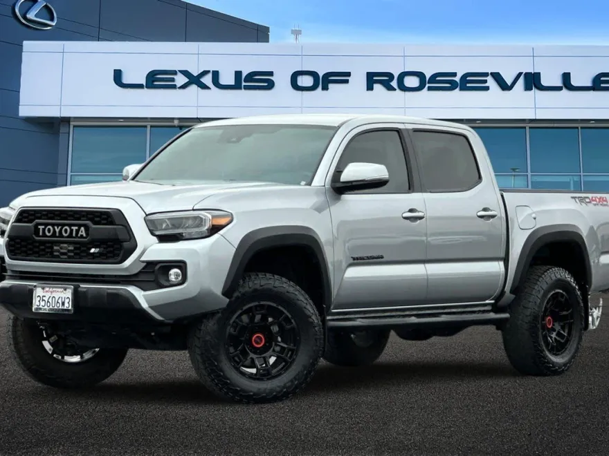 2023 Toyota Tacoma TRD photo 1