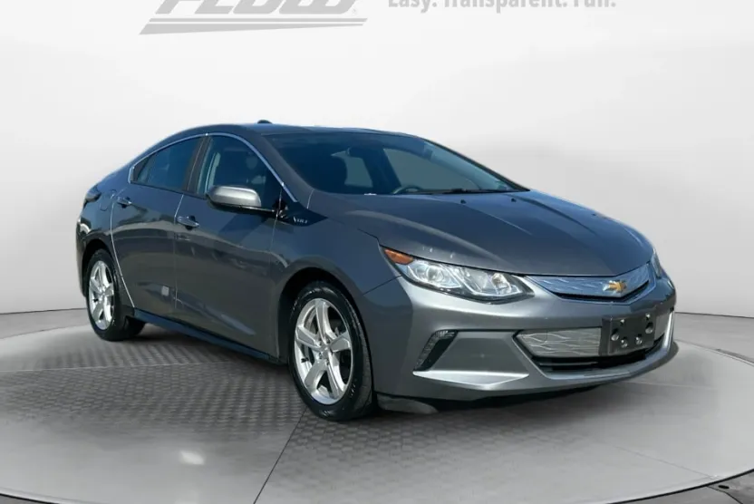 2019 Chevrolet Volt LT photo 1