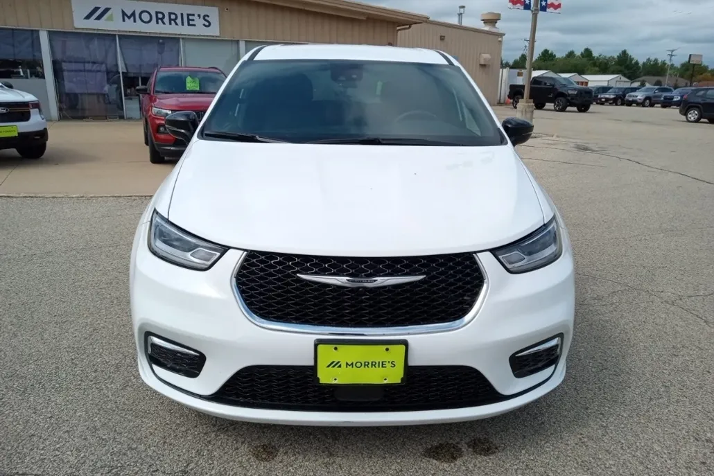 2025 Chrysler Pacifica photo 1