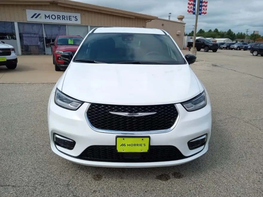 2025 Chrysler Pacifica photo 1