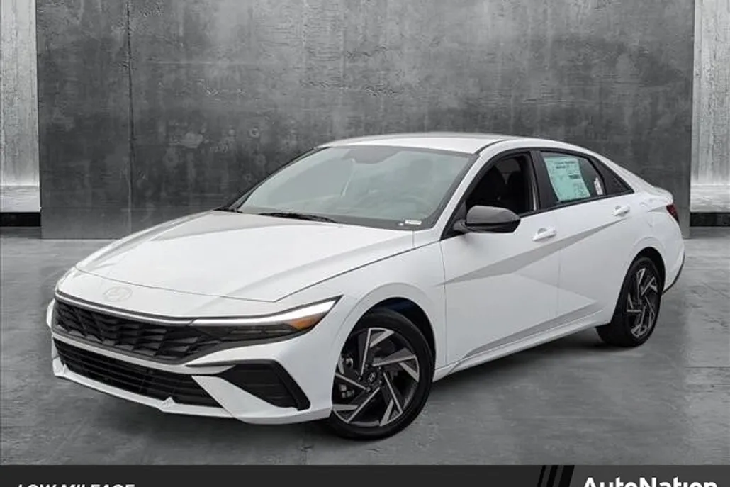 2025 Hyundai Elantra SEL Sport photo 1