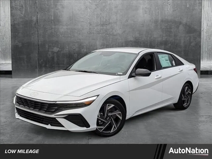 2025 Hyundai Elantra SEL Sport photo 1