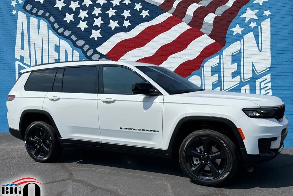 2025 Jeep Grand Cherokee Altitude photo 1